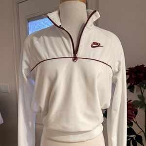 Like new Nike velour pullover. Size M.